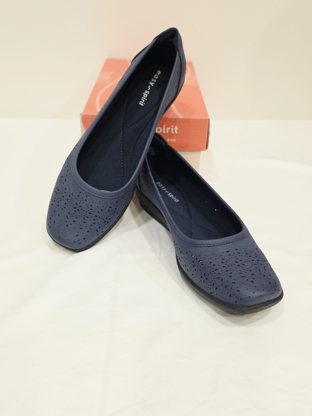 Easy Spirit Women's Alessia Wide Size 7 Laser-Cut Ballet Flats Dark Blue